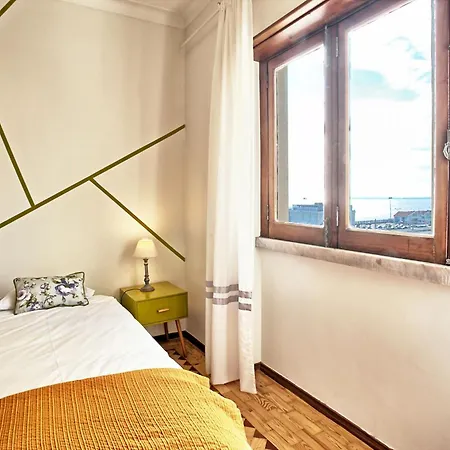 Fuer 29 Personen Und 1 Kind In Lissabon, Regiao De Costa De * Lisboa