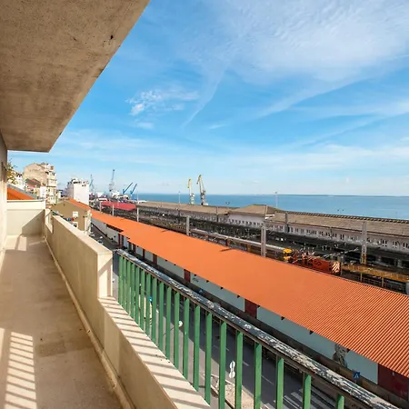 Fuer 29 Personen Und 1 Kind In Lissabon, Regiao De Costa De Lisboa