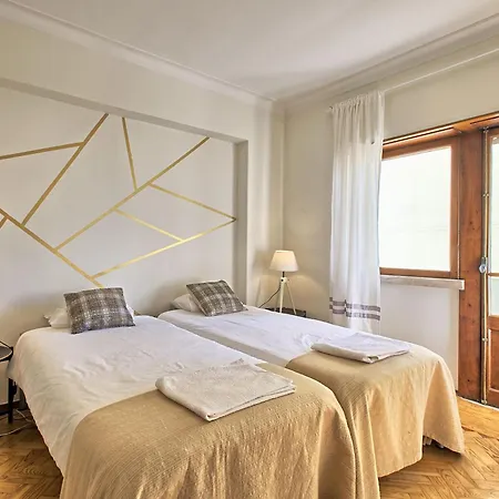 Fuer 29 Personen Und 1 Kind In Lissabon, Regiao De Costa De Apartmán *